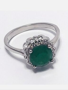 1.25 ct Emerald Silver Ring size 7.5
